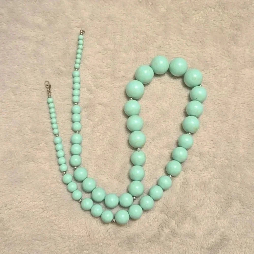#358 Vintage Monet green necklace - Picture 2 of 5
